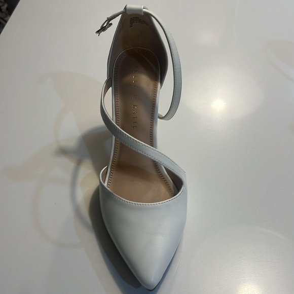 Wore once for event, no longer need. - Picture 2 of 4